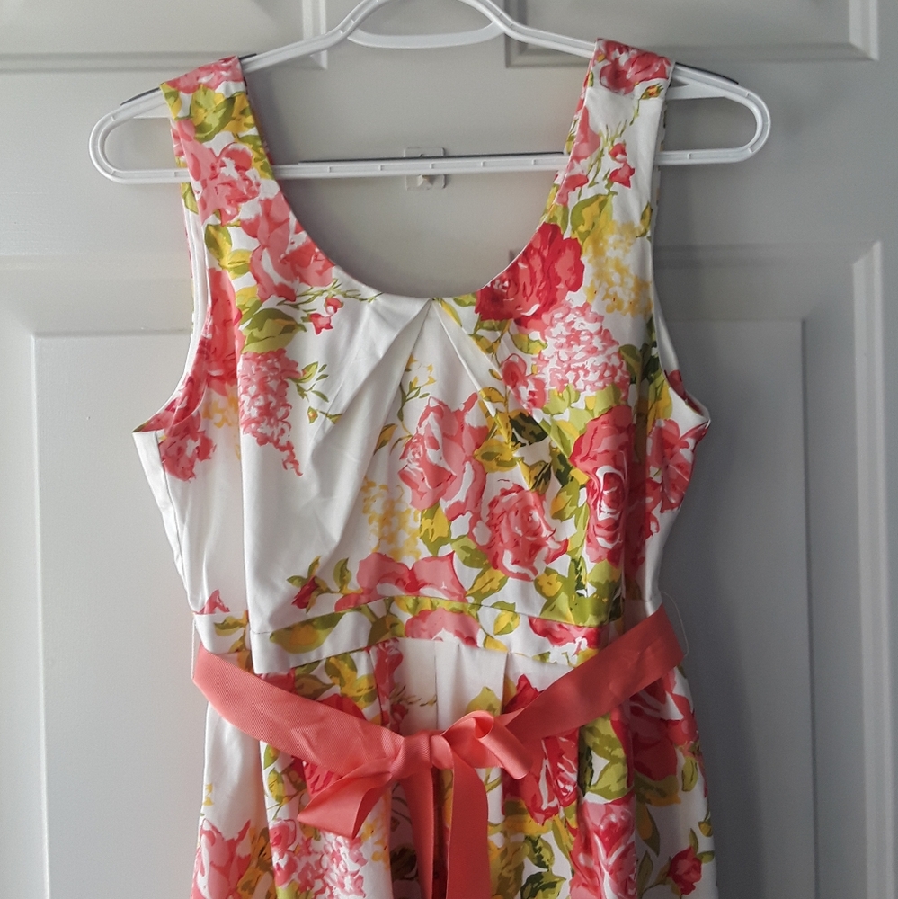 Motherhood Maternity Sleveless Floral Dress. Size: Medium. - Picture 2 of 10
